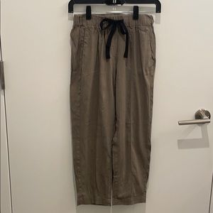 Aritzia Babaton linen-blend trousers size xs